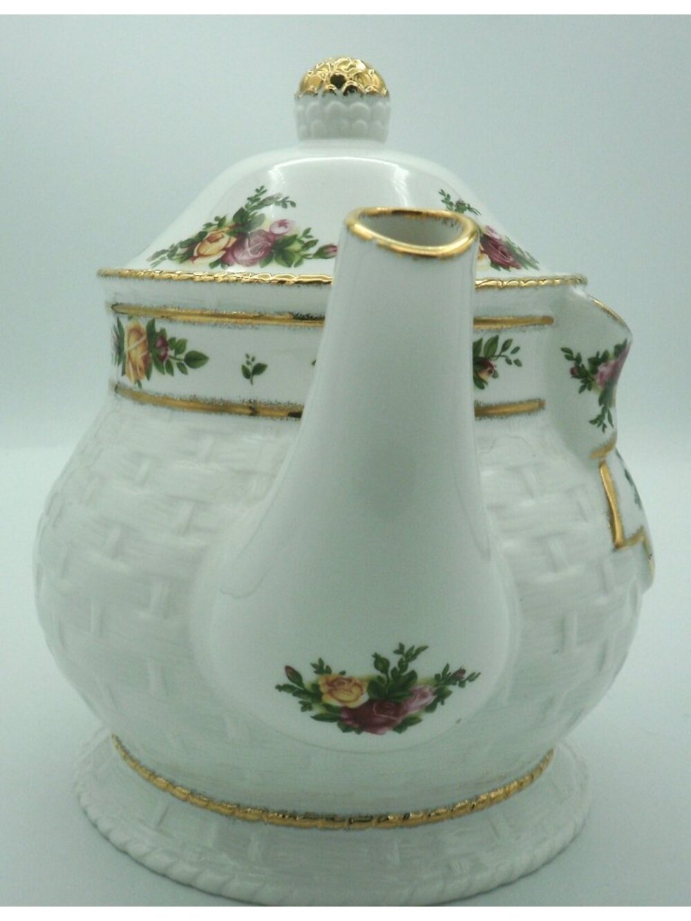Royal Albert Christmas Old Country Rose Basket Weave 5 piece Tea Set - Picture 6 of 16